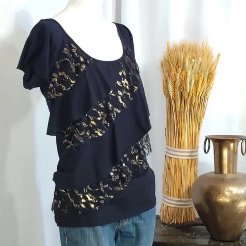 { ❤️ $5}  Bongo Retro Ruffle Layer Metallic Lace Top